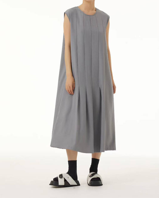 Elegant Sleeveless Pleated Midi Dress