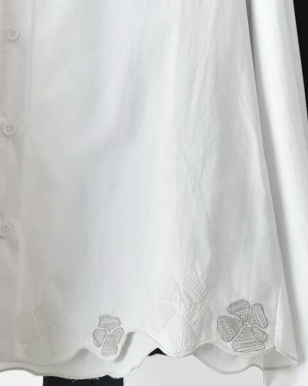 Line-Art Flower Embroidered Hem Shirt