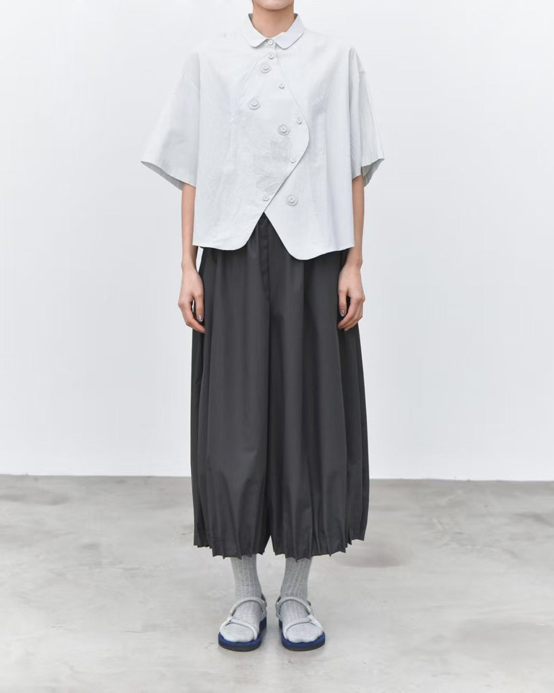 Hand-Appliquéd Shirt with a Scalloped Placket Available in White and Blue