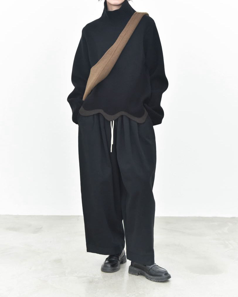 Contrast-Trim Wavy Hem Knit Sweater
