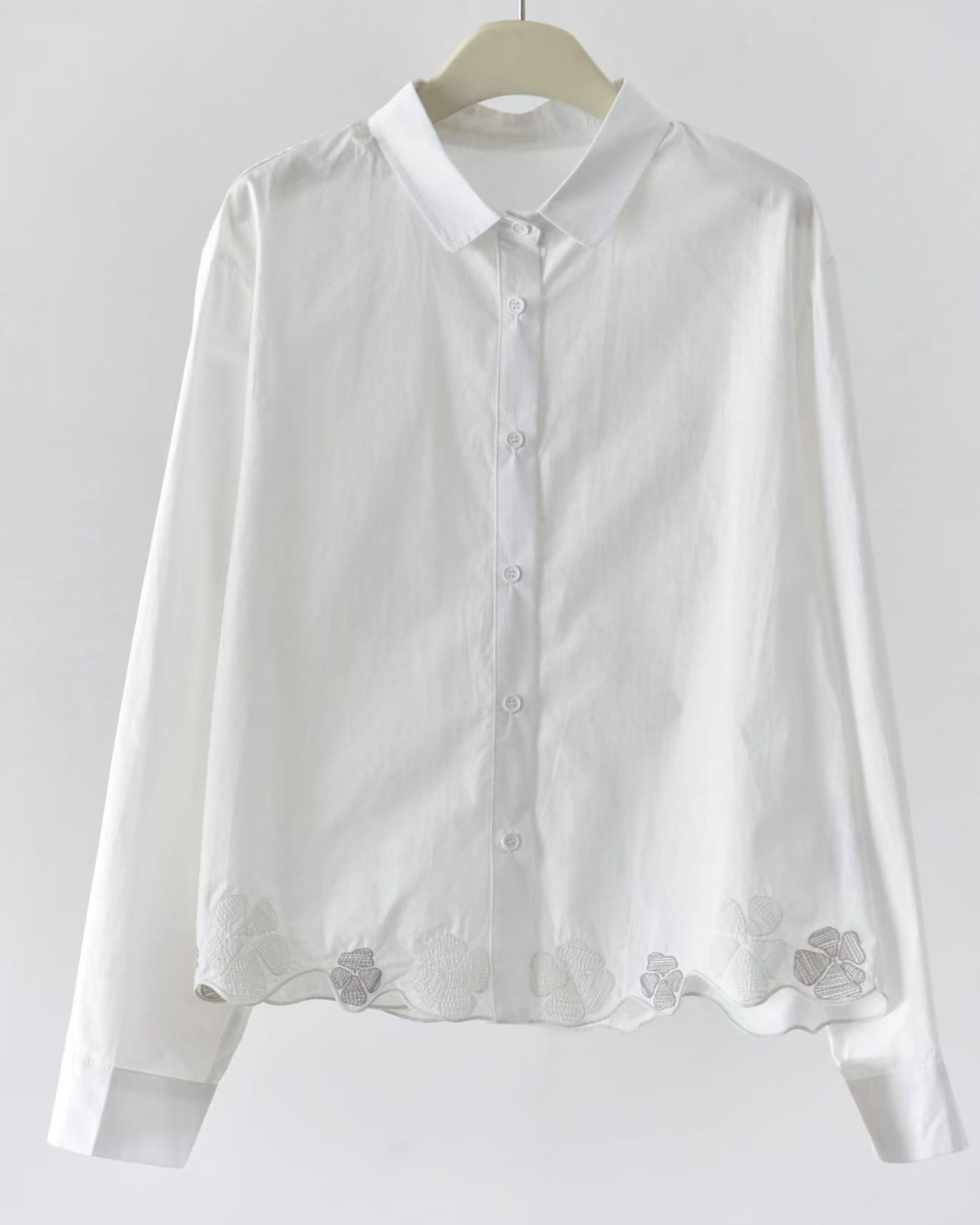 Line-Art Flower Embroidered Hem Shirt